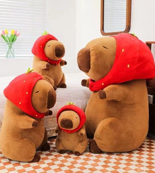 Gấu Bông Capybara Đội Mũ Dâu
